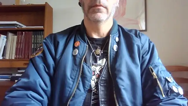Snapshot of SHARPSkinhead chatting on June 18, 2026, 9:25 am SHARPSkinhead online show from June 18, 2026, 9:25 am