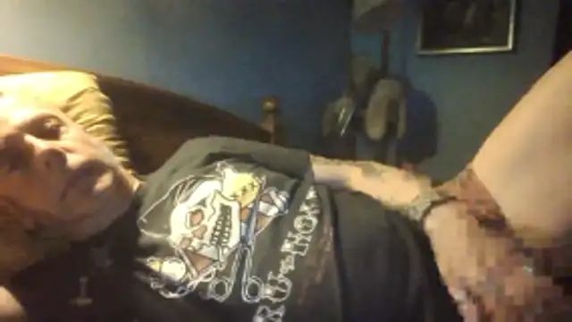 Snapshot of SHARPSkinhead chatting on June 18, 2026, 10:03 pm SHARPSkinhead online show from June 18, 2026, 10:03 pm