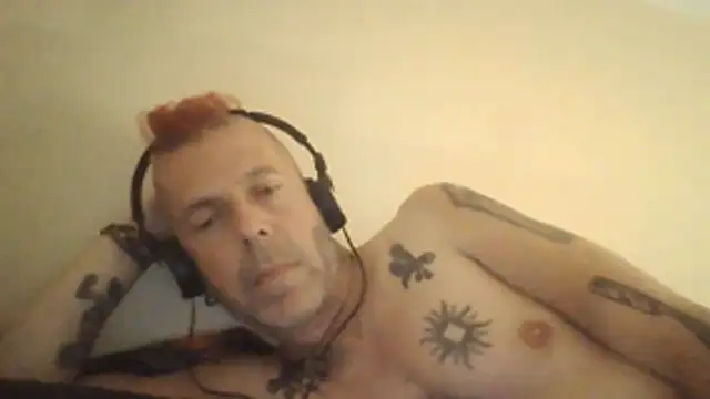 Snapshot of SHARPSkinhead chatting on July 12, 2026, 9:06 pm SHARPSkinhead online show from July 12, 2026, 9:06 pm