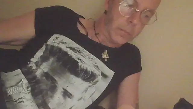 Snapshot of SHARPSkinhead chatting on July 23, 2026, 8:18 pm SHARPSkinhead online show from July 23, 2026, 8:18 pm
