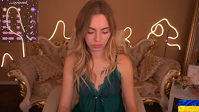 Snapshot of ChloeBrightt chatting on October 22, 2025, 8:08 pm ChloeBrightt online show from October 22, 2025, 8:08 pm