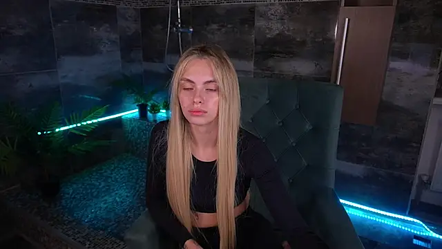 Snapshot of ChloeBrightt chatting on November 7, 2025, 8:42 pm ChloeBrightt online show from November 7, 2025, 8:42 pm