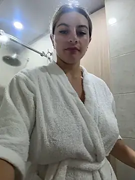 Snapshot of AtheneaRossi chatting on April 28, 2026, 3:39 pm AtheneaRossi online show from April 28, 2026, 3:39 pm
