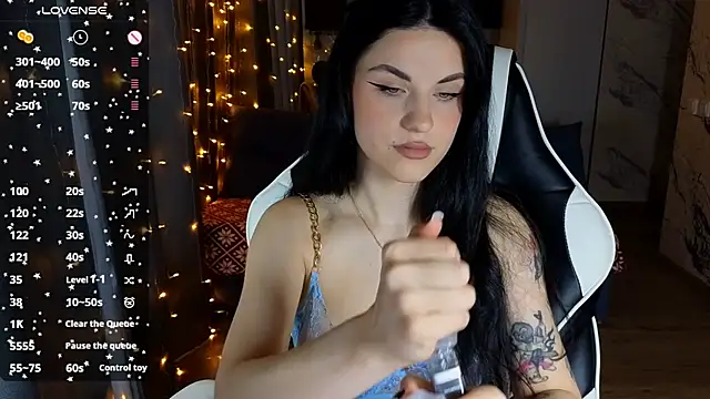 Mary   Moore online show from December 3, 2024, 5:09 am