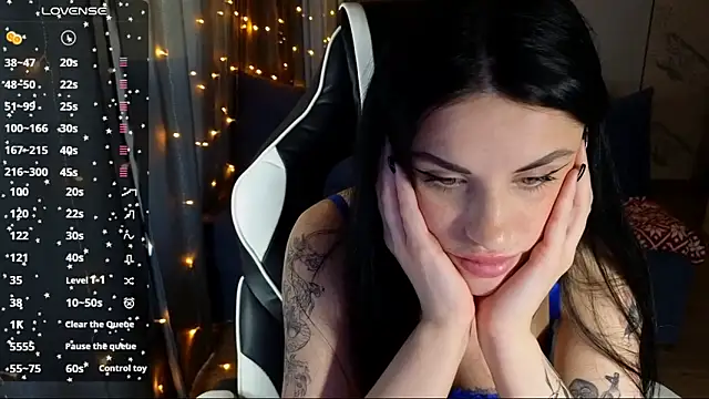 Mary   Moore online show from December 18, 2024, 8:20 am