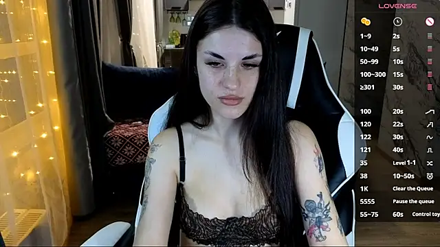 Mary   Moore online show from November 14, 2025, 6:17 pm