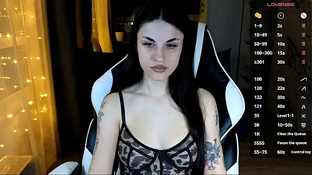 Mary   Moore online show from November 22, 2025, 11:48 pm