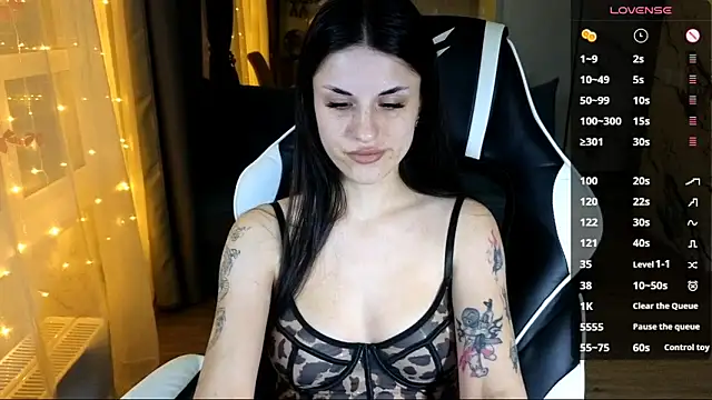 Mary   Moore online show from December 5, 2025, 3:41 pm