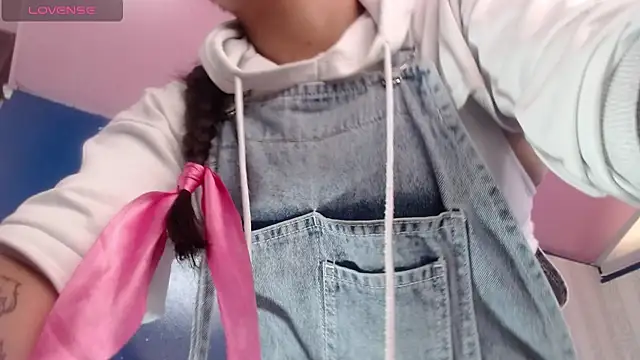 Snapshot of vitoria23_ chatting on December 5, 2025, 2:14 pm vitoria23 online show from December 5, 2025, 2:14 pm