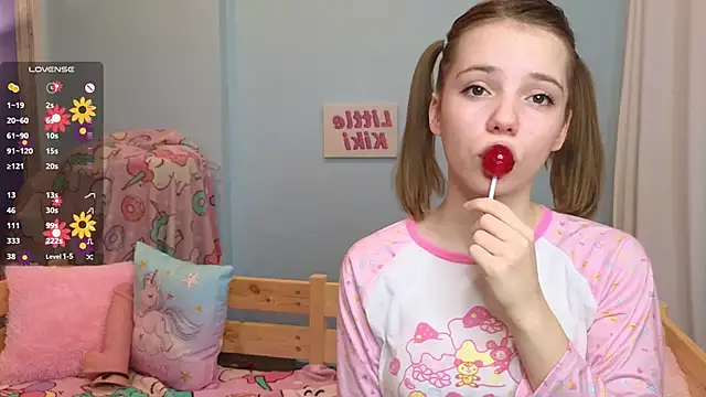 Snapshot of PrincessLittleKiki chatting on October 17, 2025, 7:11 am PrincessLittleKiki online show from October 17, 2025, 7:11 am