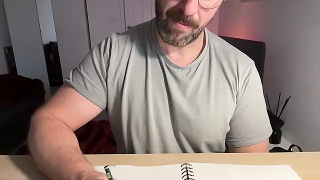 Snapshot of Mr_Beef chatting on February 7, 2025, 4:03 pm Mr Beef online show from February 7, 2025, 4:03 pm