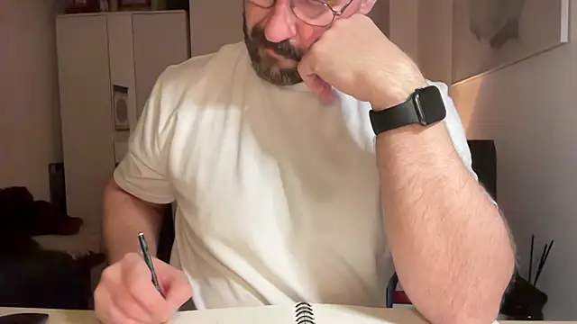 Snapshot of Mr_Beef chatting on February 8, 2025, 11:45 pm Mr Beef online show from February 8, 2025, 11:45 pm