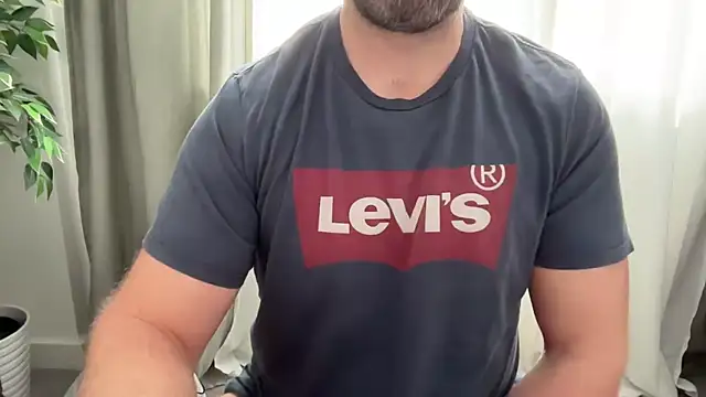 Snapshot of Mr_Beef chatting on February 15, 2025, 12:33 pm Mr Beef online show from February 15, 2025, 12:33 pm