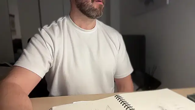 Snapshot of Mr_Beef chatting on March 5, 2025, 6:12 pm Mr Beef online show from March 5, 2025, 6:12 pm