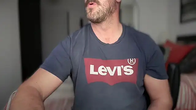 Snapshot of Mr_Beef chatting on October 2, 2025, 4:47 pm Mr Beef online show from October 2, 2025, 4:47 pm