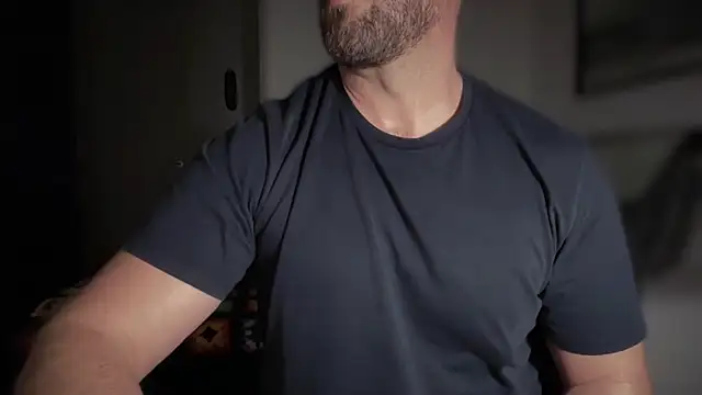 Snapshot of Mr_Beef chatting on October 12, 2025, 7:35 pm Mr Beef online show from October 12, 2025, 7:35 pm