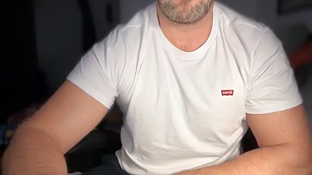 Snapshot of Mr_Beef chatting on October 15, 2025, 5:02 pm Mr Beef online show from October 15, 2025, 5:02 pm