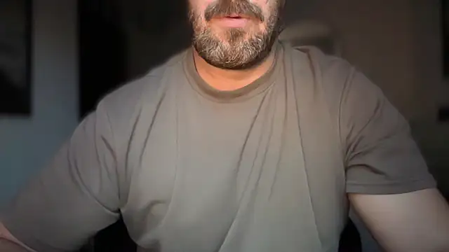 Snapshot of Mr_Beef chatting on October 21, 2025, 5:02 pm Mr Beef online show from October 21, 2025, 5:02 pm