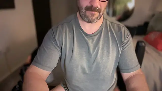 Snapshot of Mr_Beef chatting on November 28, 2025, 7:05 pm Mr Beef online show from November 28, 2025, 7:05 pm