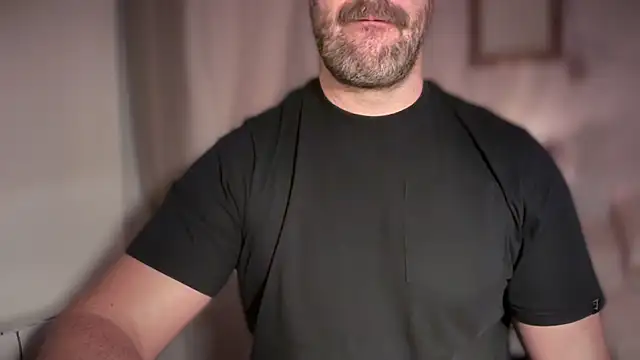 Snapshot of Mr_Beef chatting on December 16, 2025, 5:51 pm Mr Beef online show from December 16, 2025, 5:51 pm