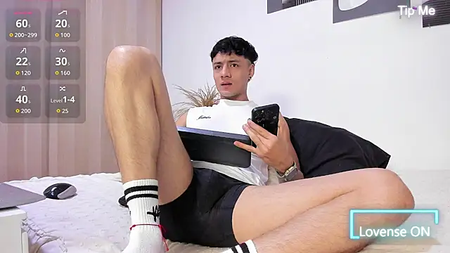 Snapshot of Sebastian-Dash chatting on November 28, 2025, 9:39 pm Sebastian-Dash online show from November 28, 2025, 9:39 pm