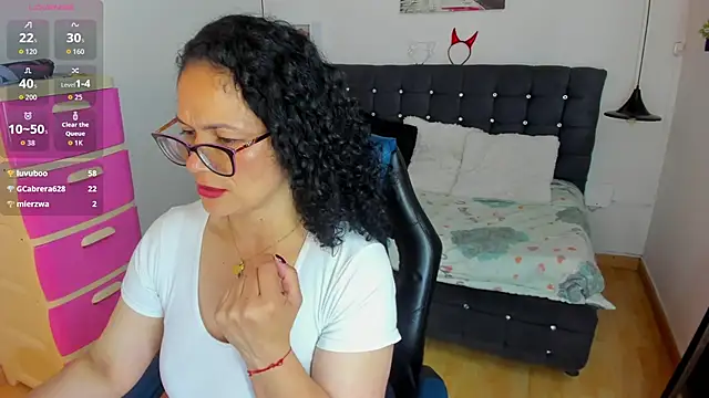 Aliciia cute1 online show from November 18, 2025, 10:14 pm