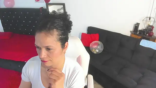 Snapshot of Aliciia_cute1 chatting on June 30, 2026, 9:16 pm Aliciia cute1 online show from June 30, 2026, 9:16 pm