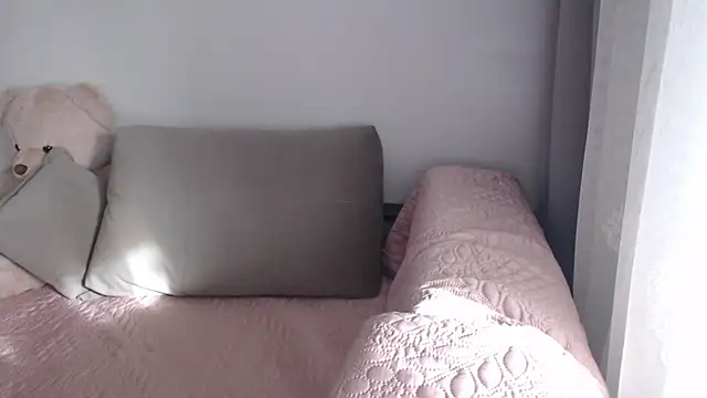  JustmeHere  online show from December 15, 2025, 10:19 am