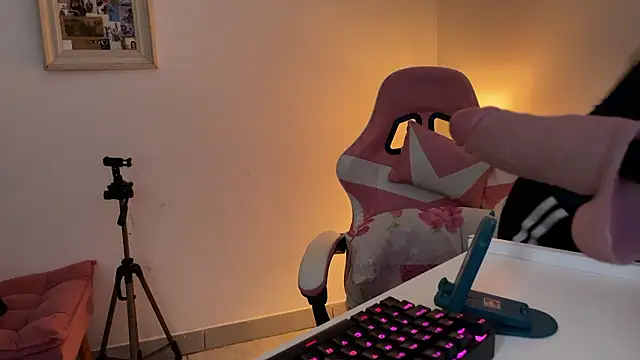 Snapshot of SweetPaige_ chatting on March 23, 2026, 5:17 pm SweetPaige online show from March 23, 2026, 5:17 pm