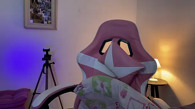 Snapshot of SweetPaige_ chatting on April 3, 2026, 8:07 pm SweetPaige online show from April 3, 2026, 8:07 pm