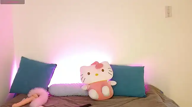 kittycatw online show from December 4, 2024, 2:26 pm