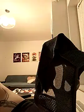 divine eve online show from February 15, 2025, 2:04 am