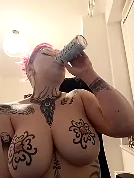 divine eve online show from February 15, 2025, 10:42 pm