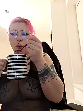 divine eve online show from March 2, 2025, 7:56 pm