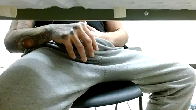 Snapshot of AceSpinning_DJ chatting on January 5, 2026, 9:18 pm AceSpinning DJ online show from January 5, 2026, 9:18 pm