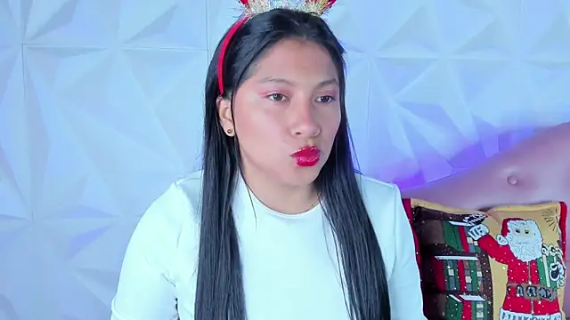 Snapshot of LinnaGardenia chatting on December 11, 2024, 12:44 pm LinnaGardenia online show from December 11, 2024, 12:44 pm