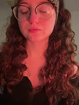 Snapshot of _foxygirl_ chatting on December 4, 2024, 9:24 pm  foxygirl  online show from December 4, 2024, 9:24 pm