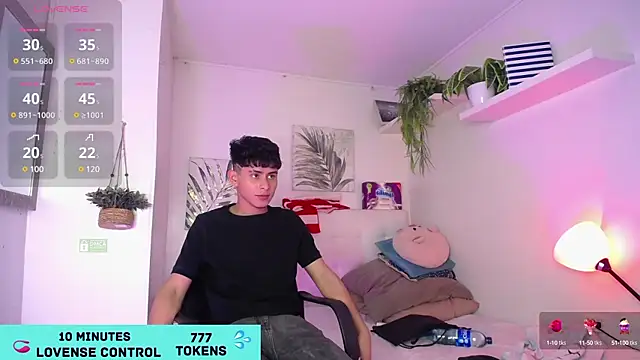 Snapshot of Jhonny-Blake chatting on January 22, 2025, 8:49 pm Jhonny-Blake online show from January 22, 2025, 8:49 pm