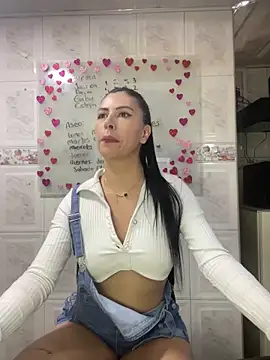 Snapshot of Alanna_atm_ chatting on January 18, 2025, 8:09 pm Alanna atm online show from January 18, 2025, 8:09 pm