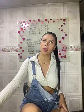 Snapshot of Alanna_atm_ chatting on January 18, 2025, 11:22 pm Alanna atm online show from January 18, 2025, 11:22 pm