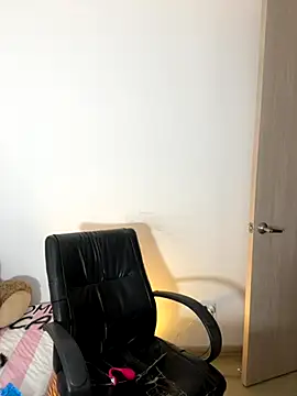 Snapshot of Alanna_atm_ chatting on November 19, 2025, 4:40 pm Alanna atm online show from November 19, 2025, 4:40 pm