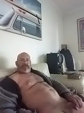 Snapshot of iambradz chatting on February 20, 2025, 12:30 am iambradz online show from February 20, 2025, 12:30 am