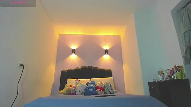 Snapshot of Sofia_Clauss_ chatting on April 3, 2026, 5:05 am Sofia Clauss online show from April 3, 2026, 5:05 am