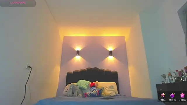 Snapshot of Sofia_Clauss_ chatting on April 4, 2026, 4:11 am Sofia Clauss online show from April 4, 2026, 4:11 am