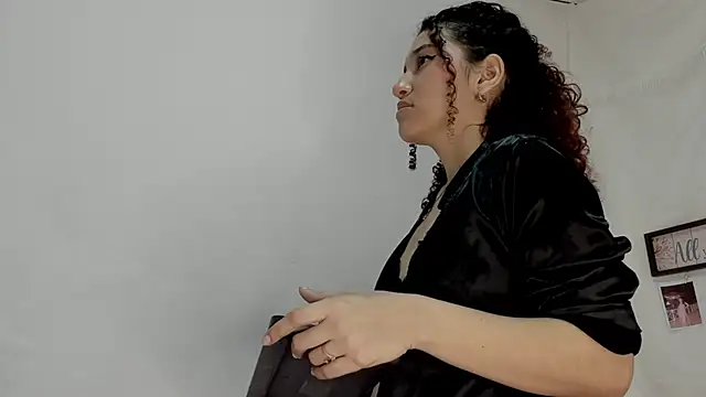 Snapshot of gabriela_duarte1 chatting on February 2, 2025, 11:30 am gabriela duarte1 online show from February 2, 2025, 11:30 am