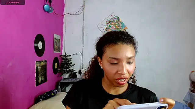 sensitive brunette online show from December 19, 2024, 3:51 am