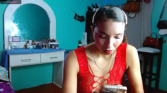 sensitive brunette online show from November 6, 2025, 9:37 pm