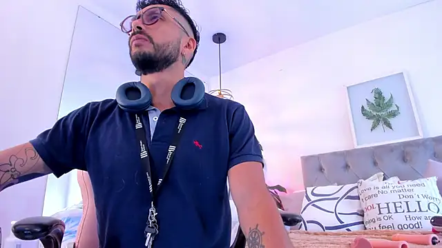 Snapshot of Tom_cooper_ chatting on November 8, 2025, 12:27 pm Tom cooper online show from November 8, 2025, 12:27 pm