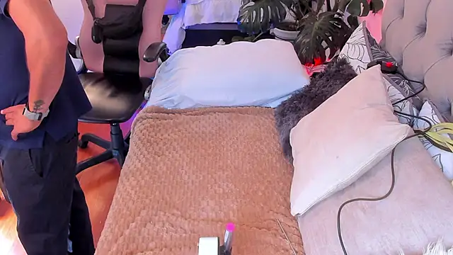 Snapshot of Tom_cooper_ chatting on November 18, 2025, 12:42 pm Tom cooper online show from November 18, 2025, 12:42 pm