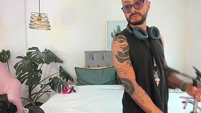 Snapshot of Tom_cooper_ chatting on November 27, 2025, 1:02 pm Tom cooper online show from November 27, 2025, 1:02 pm